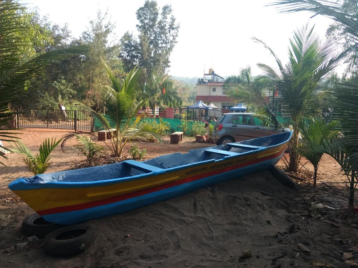 Whistling Waves Beach Resort Ānjarle Exterior foto